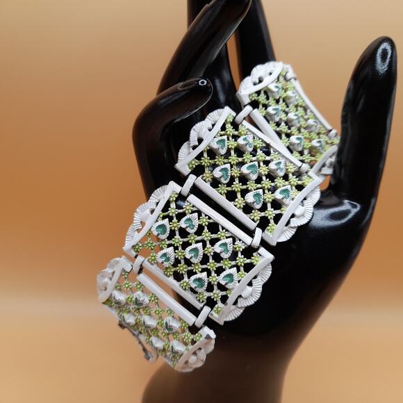 Vintage White Green Enamel Jewelry: Bracelet Clip Earrings, Mid-Century Jewelry - Picture 3 of 10
